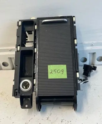 Volkswagen PASSAT B8 Cup holder front 3G0862531