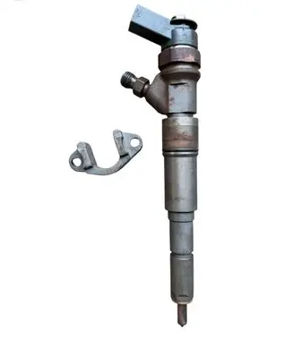 BMW 5 E60 E61 Fuel injector 7793836