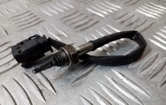 BMW 5 F10 F11 Intake air temperature sensor 7807686