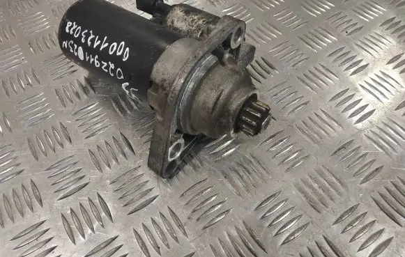 Volkswagen Golf VI Starter motor 02Z911023N 0001123028