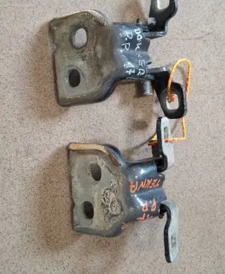Dacia Dokker Front door hinge set 