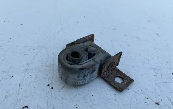 Volkswagen Golf III Muffler mount bracket/holder 1H0253144C