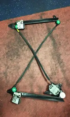 Rear door manual window regulator