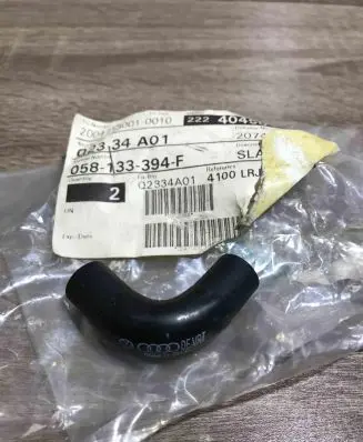 Volkswagen PASSAT B5 Engine coolant pipe/hose 058133394f