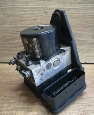 Volkswagen Golf VI ABS Pump 1K0907379AN 1K0614517BJ 10096103143