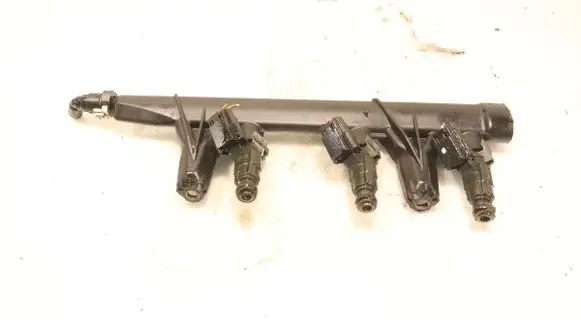 Peugeot 208 Fuel main line pipe