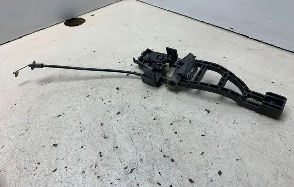 Ford Focus Front door exterior handle/bracket E521F R224A36AD