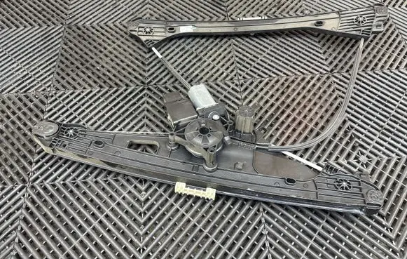 Peugeot 3008 II Front door window regulator with motor 9829482380