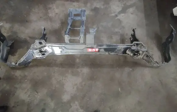 Mercedes-Benz CLK A209 C209 Top upper radiator support slam panel