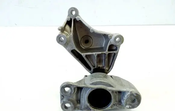Renault Captur II Engine mount bracket 112328904R