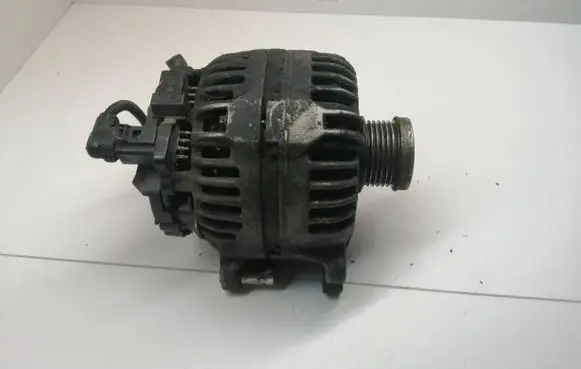 Volkswagen PASSAT B6 Generator/alternator 03C903023A 0124525093