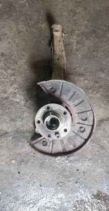 Volkswagen Touareg I Front wheel hub spindle knuckle 7L6407257A