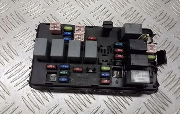 Chevrolet Spark Fuse box cover 96427970