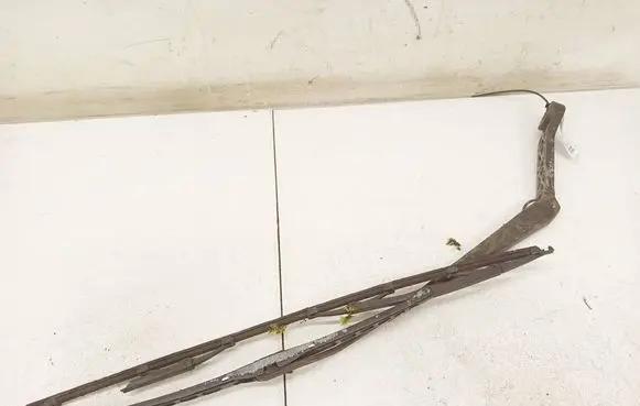 Nissan Serena Front wiper blade arm