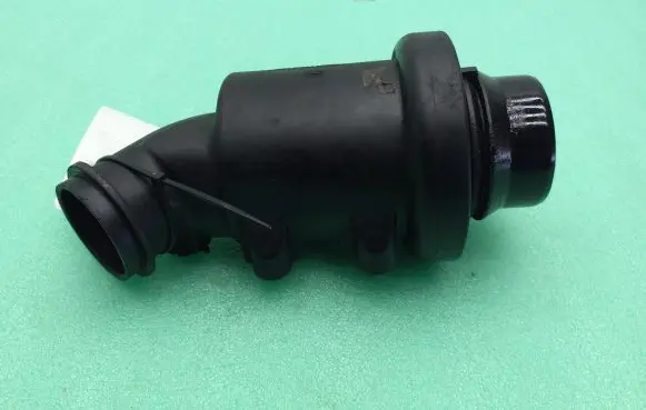 Mercedes-Benz C W204 Intake resonator A6511400087 4011195A