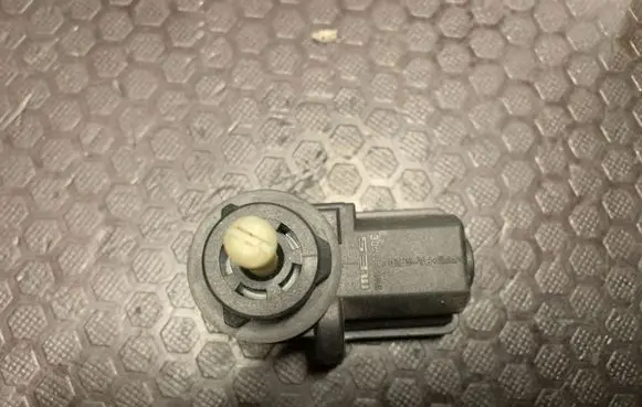 Headlight level adjustment motor