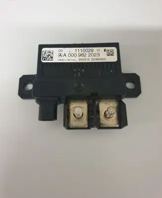 Mercedes-Benz C W204 Charging relay A0009822023 1110029