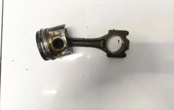 Skoda Octavia Mk2 (1Z) Piston with connecting rod