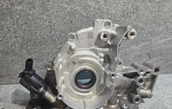 Volkswagen T-Roc Oil pump 05E115109
