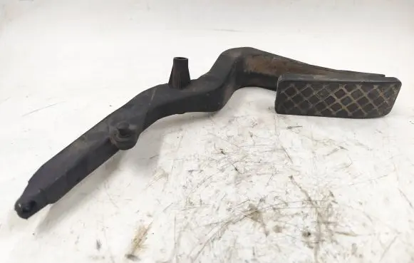 Accelerator throttle pedal
