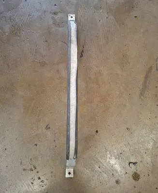 Fuel tank mounting bracket