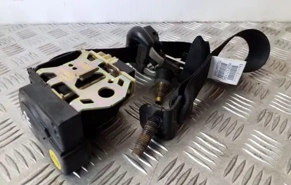 Jeep Cherokee III KJ Rear seatbelt