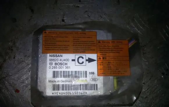 Nissan Almera Tino Airbag control unit/module 988204U400 0285001361