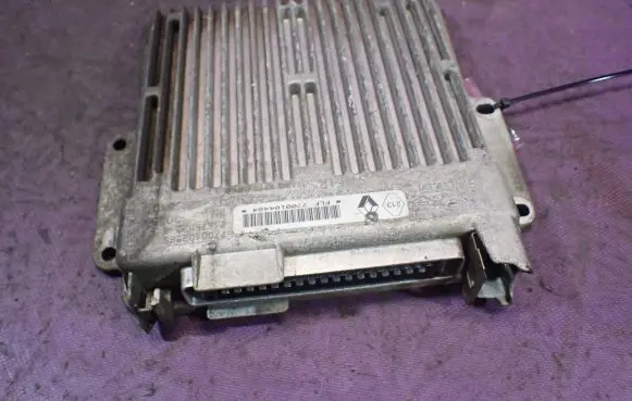 Renault Twingo I Engine control unit/module ECU 7700104484