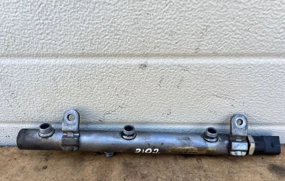 Mercedes-Benz E W211 Fuel main line pipe A6420700695 0623500046