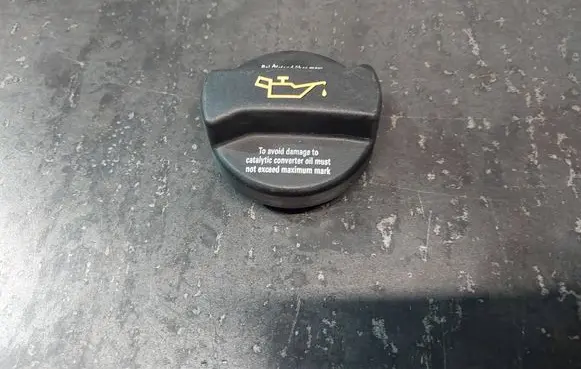 Audi A4 S4 B6 8E 8H Oil filler cap 06B103485B