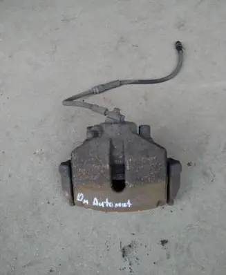 Volkswagen PASSAT B7 Front brake caliper