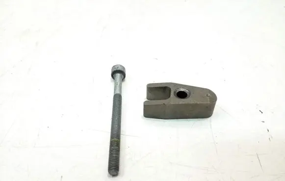 Mercedes-Benz CLS C218 X218 Fuel Injector clamp holder A6420160038