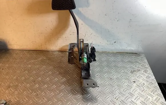 Lexus RX 450H Brake pedal 8951047010