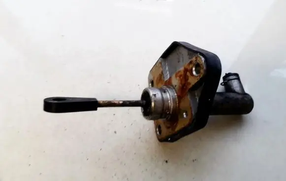 Hyundai Tucson JM Clutch master cylinder