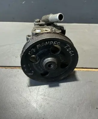 Ford Mondeo Mk III Power steering pump 6G913A696CD