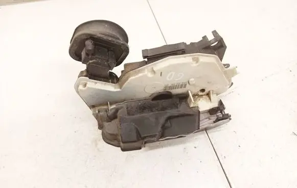 Volkswagen Golf VI Rear door lock 5K4839016H