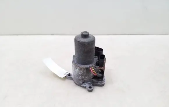 Volkswagen Touareg I Front differential bracket 