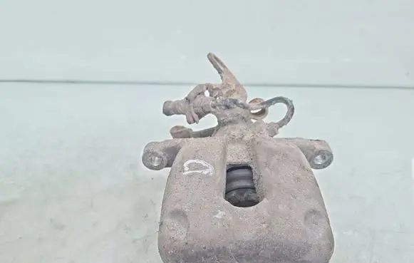 Volkswagen Touran I Rear brake caliper 