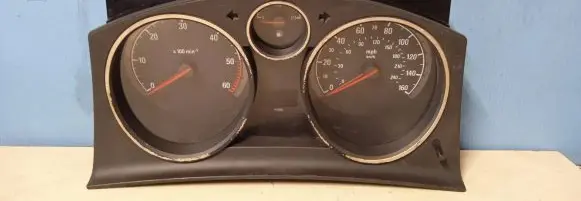 Opel Zafira B Speedometer (instrument cluster) 13309001 3164392