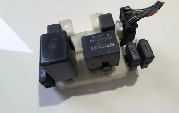 Mitsubishi Pajero Sport I Fuse box set mb572253