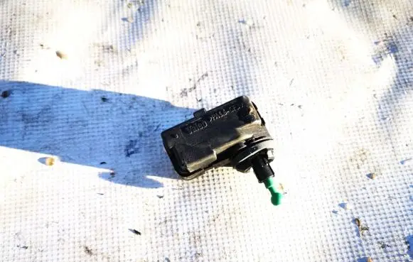 Headlight level adjustment motor