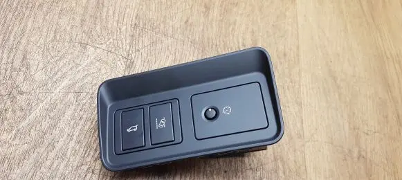 Land Rover Discovery 5 Tailgate/trunk/boot open switch FK7211654DC