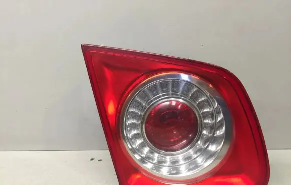 Volkswagen Jetta V Tailgate rear/tail lights 1K5945093