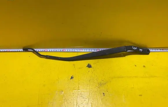 Front wiper blade arm