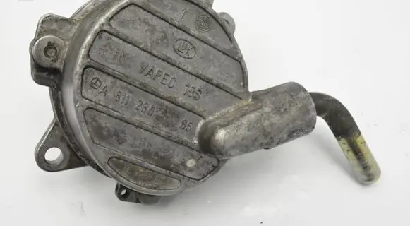 Mercedes-Benz C W203 Vacuum pump A6112300065