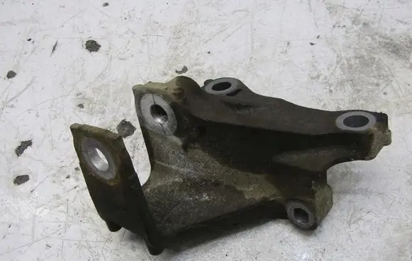 Renault Megane IV Power steering pump mounting bracket 1111