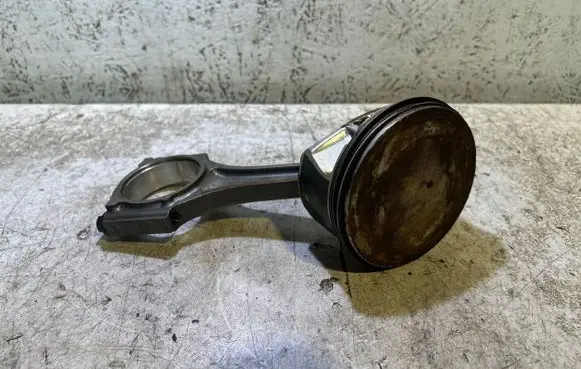 Dodge Challenger Piston with connecting rod