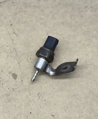 Mercedes-Benz E C207 W207 Fuel pressure sensor A6510703081