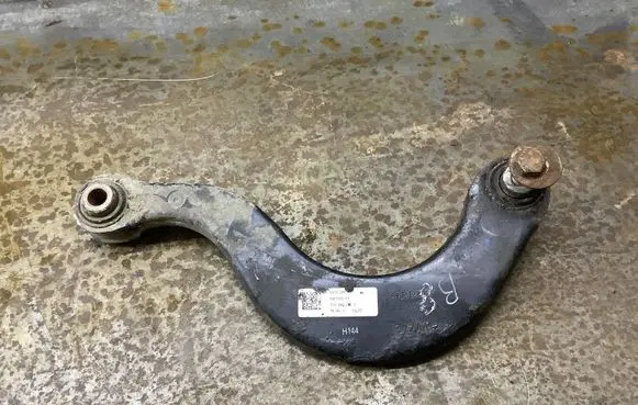 Rear control arm