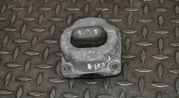 Chrysler 300C Gearbox mount